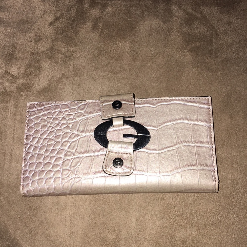 Guess wallet